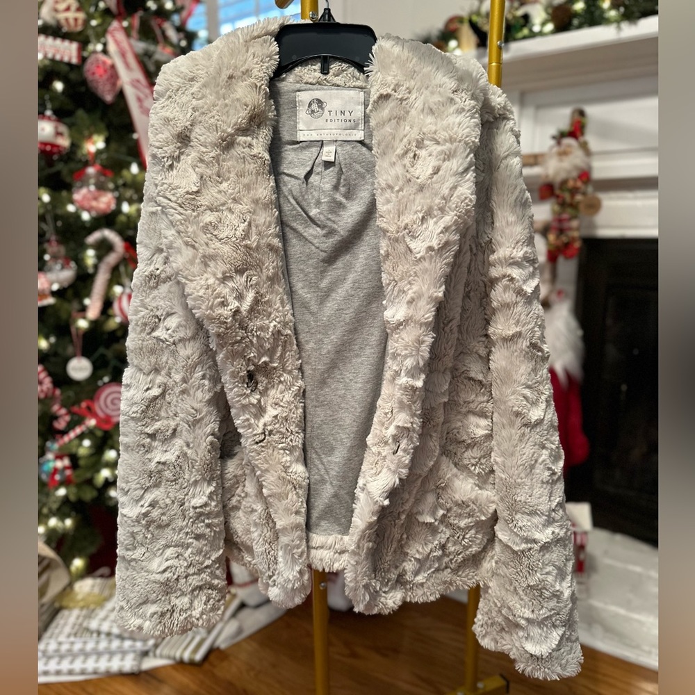 Anthropologie Faux Fur Jacket. Great deal. Gorgeous white/ cream color. 🎉🎊